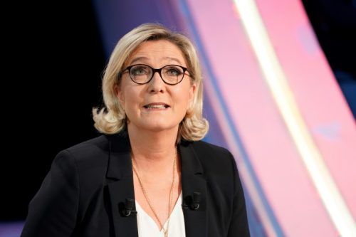 Européennes: Marine Le Pen veut « tout remettre sur la table » sans quitter l’euro